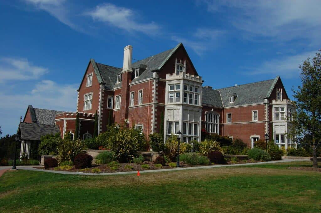 Sprawling lawn at Kohl Mansion, ideal for upscale weddings and corporate events.