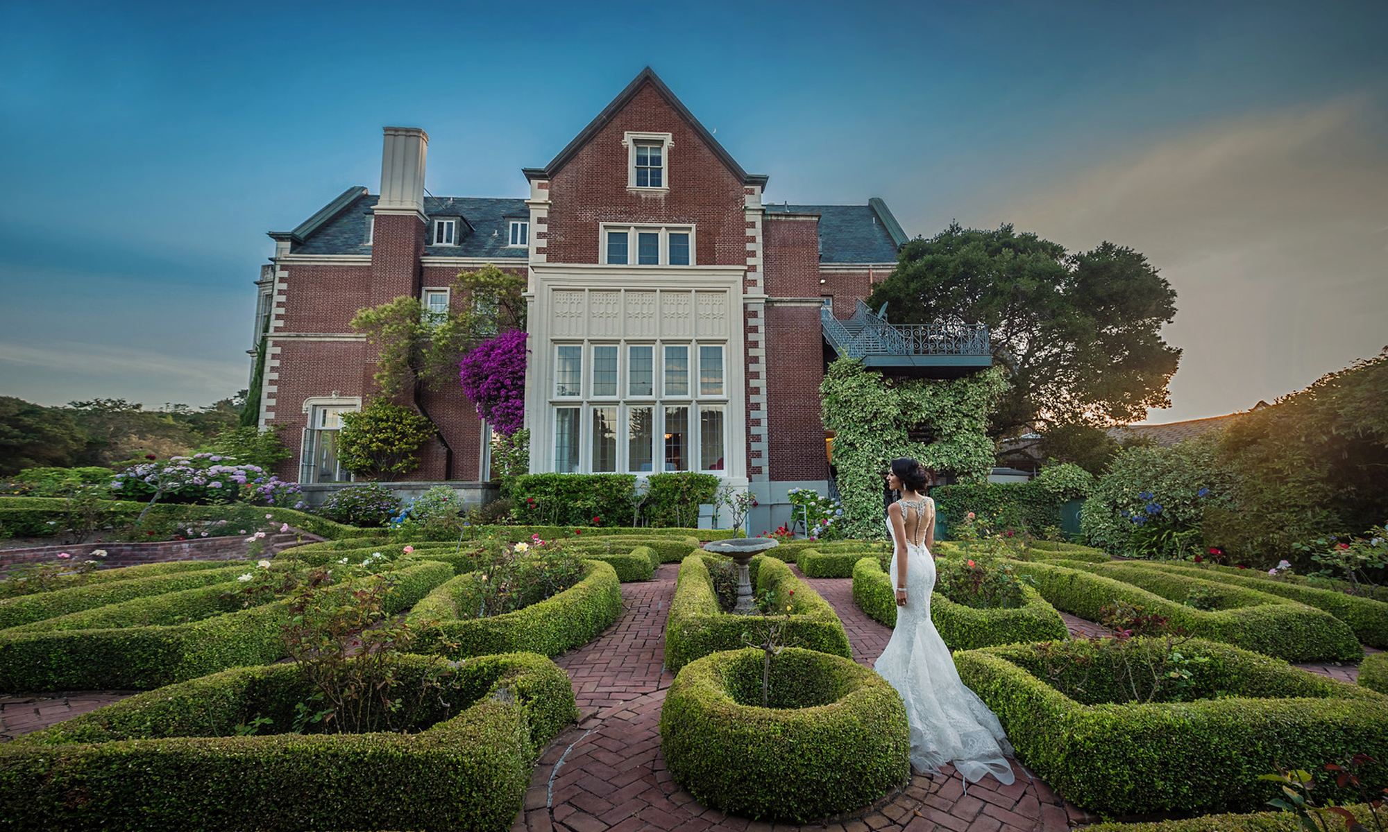 Sprawling lawn at Kohl Mansion, ideal for weddings and upscale events with lush greenery.