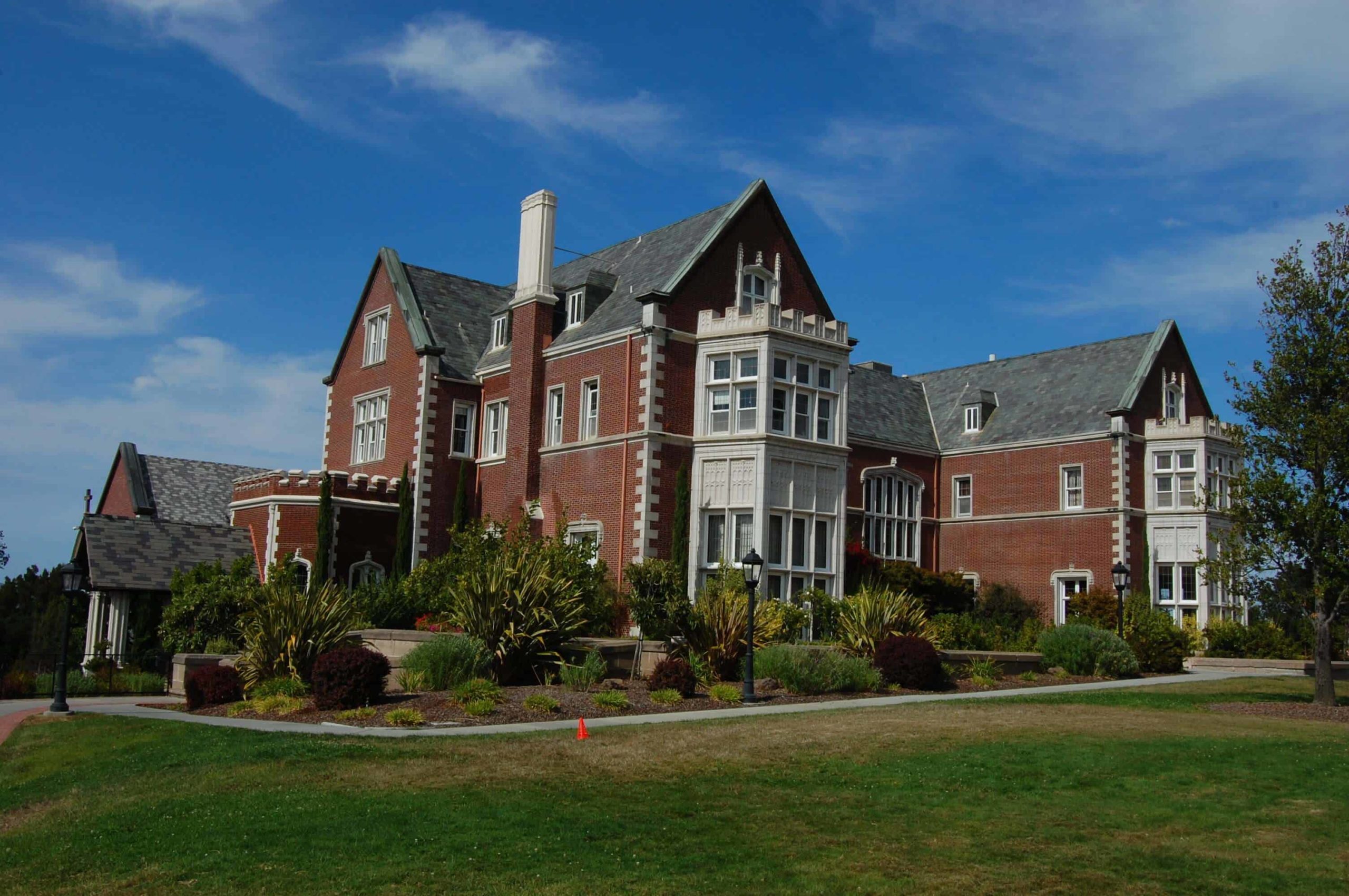 Elegant Kohl Mansion terrace, perfect for upscale weddings and corporate events.