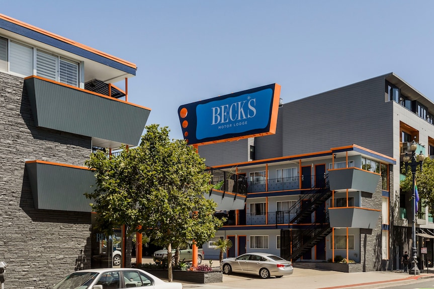 Modern hotel exterior at Beck's Motor Lodge, perfect for meetings and events.