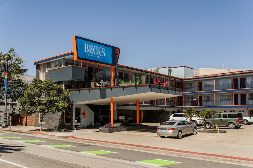 Modern hotel exterior at Beck's Motor Lodge, perfect for events and meetings.