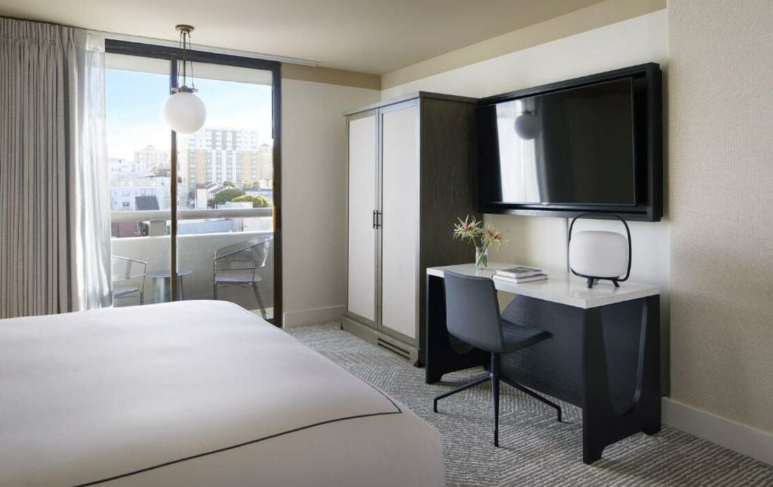 Modern meeting space in Kimpton Hotel Enso, ideal for business events and gatherings.