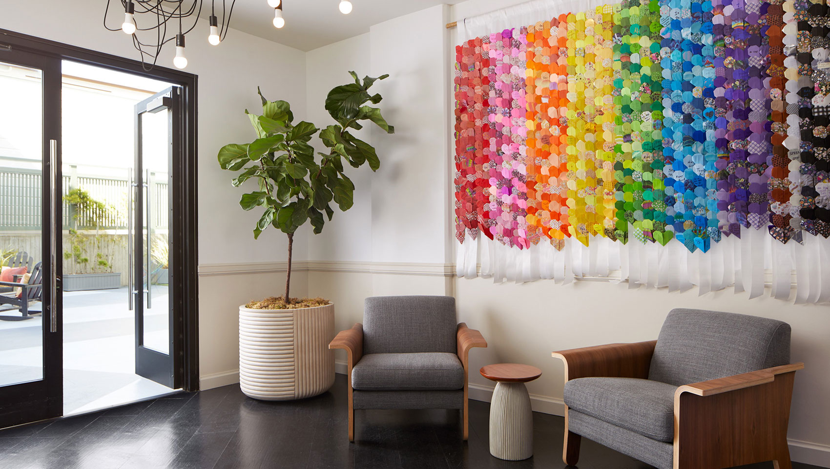 Vibrant courtyard meeting space at Kimpton Hotel Enso, ideal for networking and brainstorming.