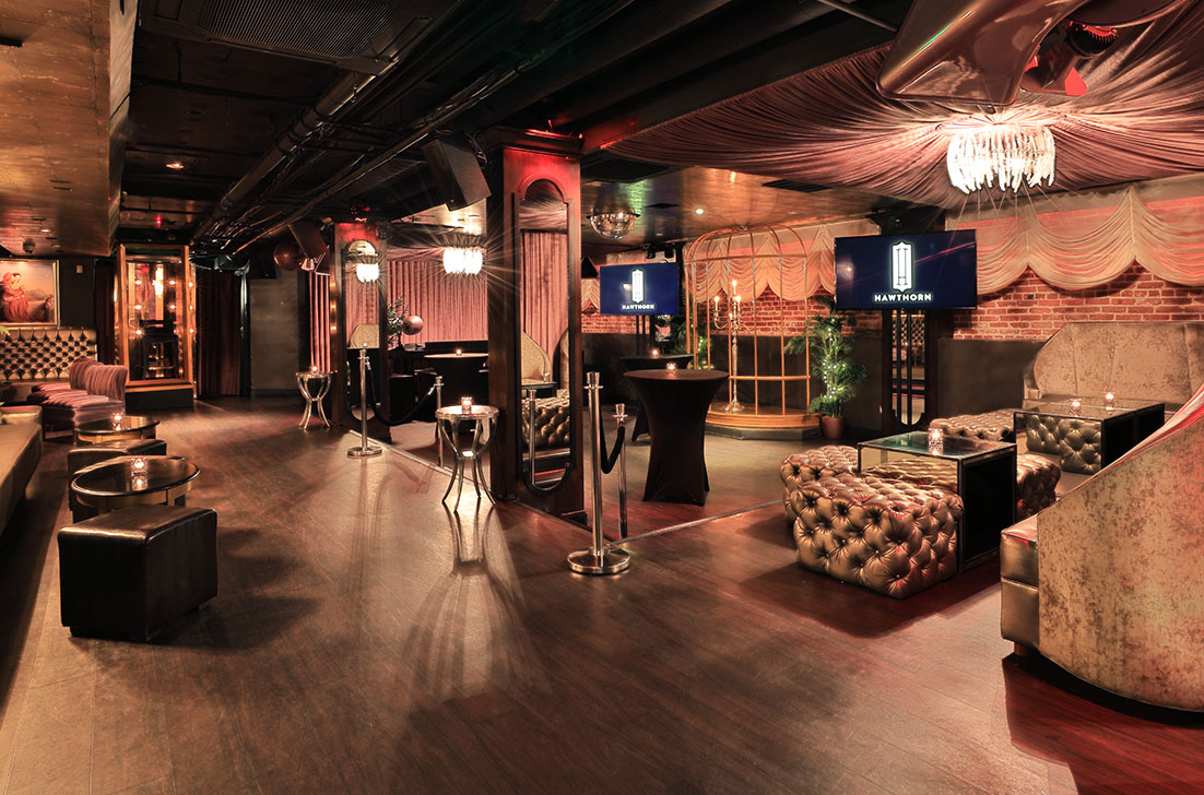 Stylish lounge with plush seating, perfect for upscale events in Hawthorn SF.