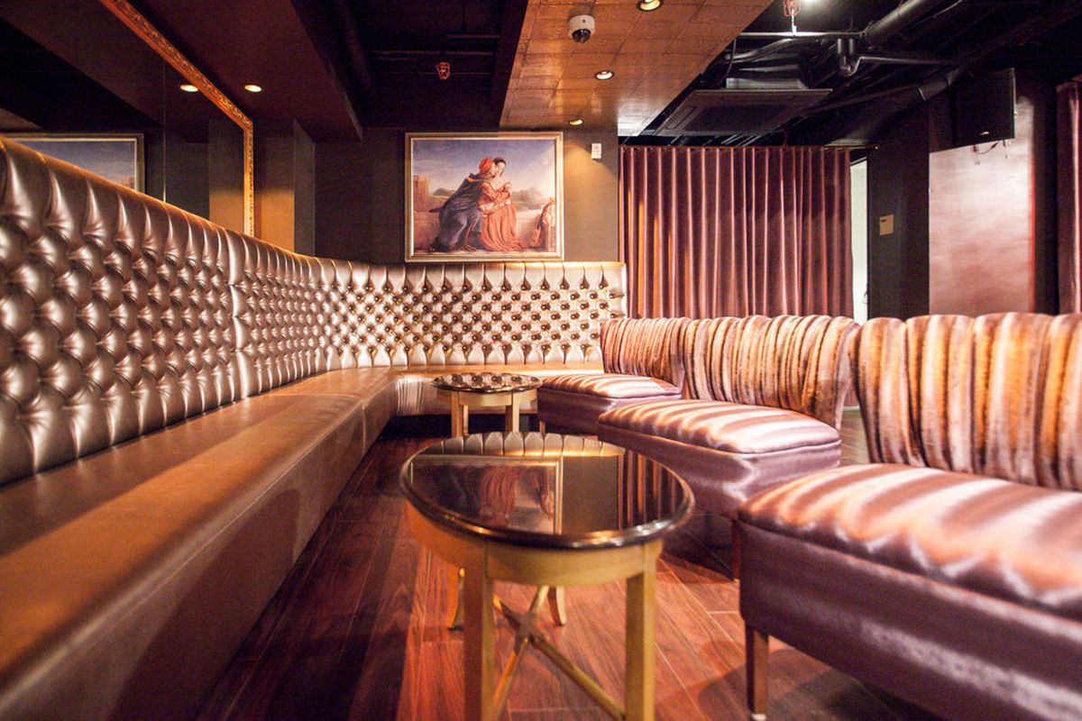 Stylish lounge at Hawthorn Private Event Space, perfect for intimate gatherings and networking.