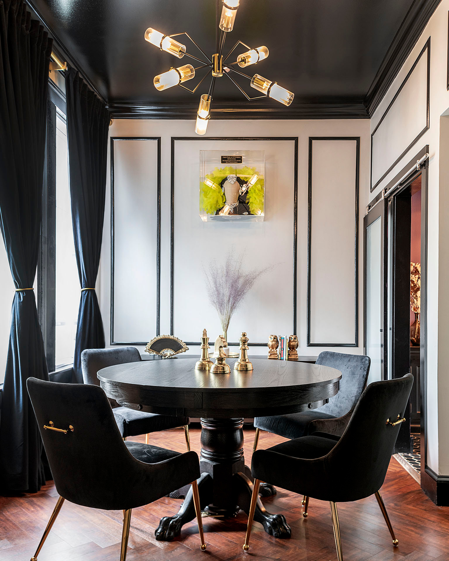 Sophisticated meeting space with round table for intimate gatherings at The Academy SF.