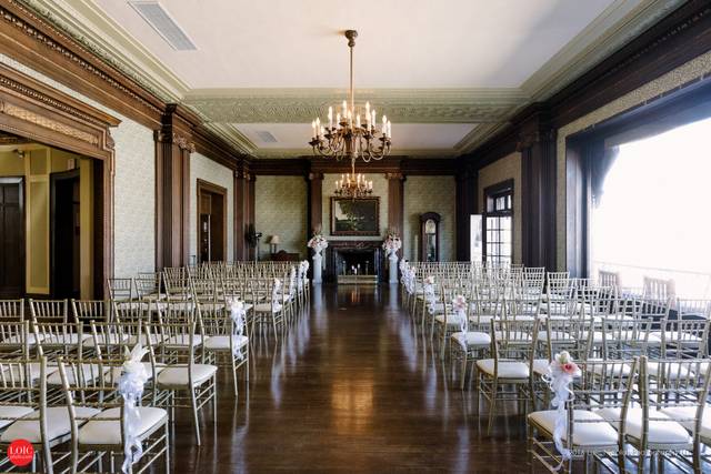Elegant event venue with chandelier, ideal for weddings and formal gatherings.