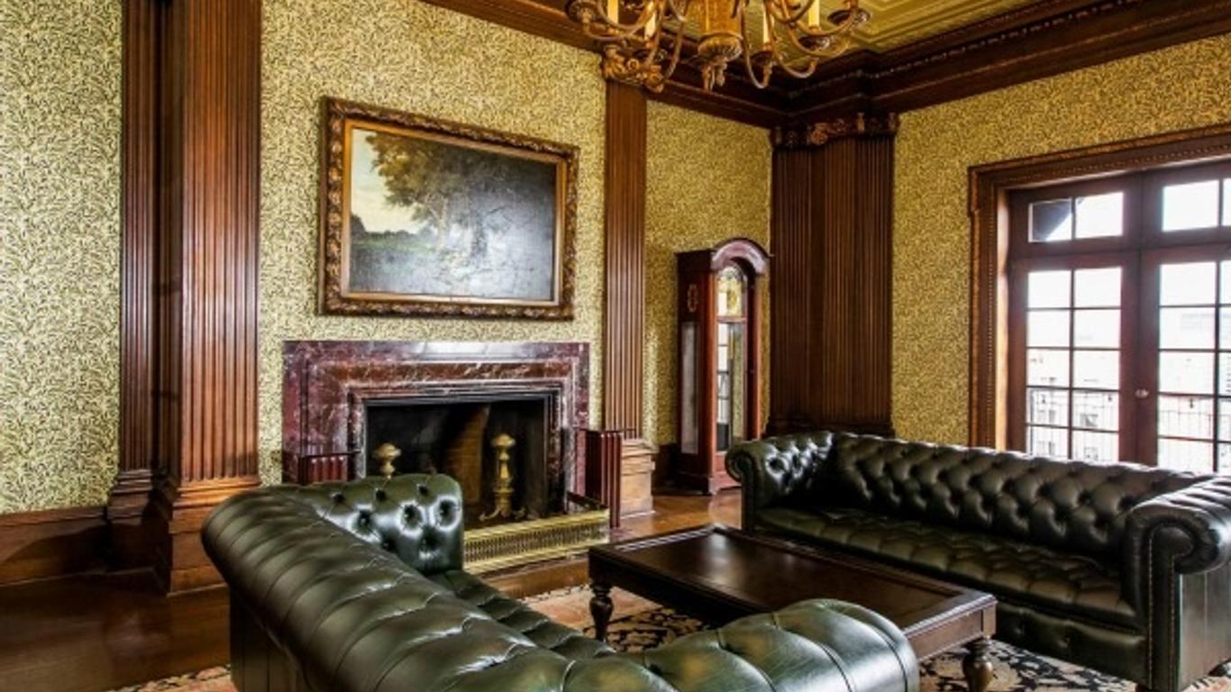 Elegant meeting space with tufted leather sofas at University Club of San Francisco.
