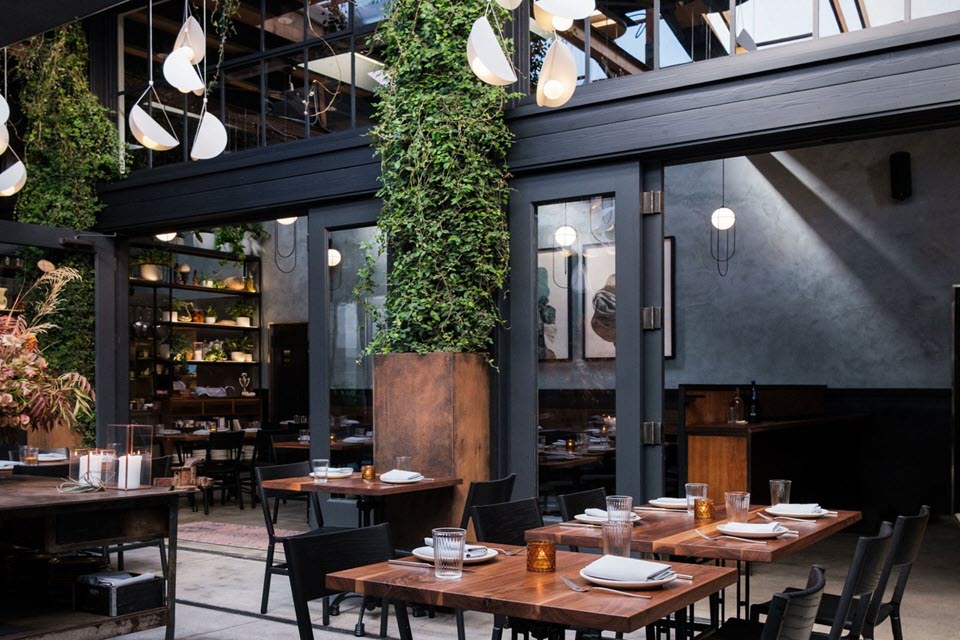 Stylish restaurant in Penny Roma with modern decor, ideal for networking events and private dinners.