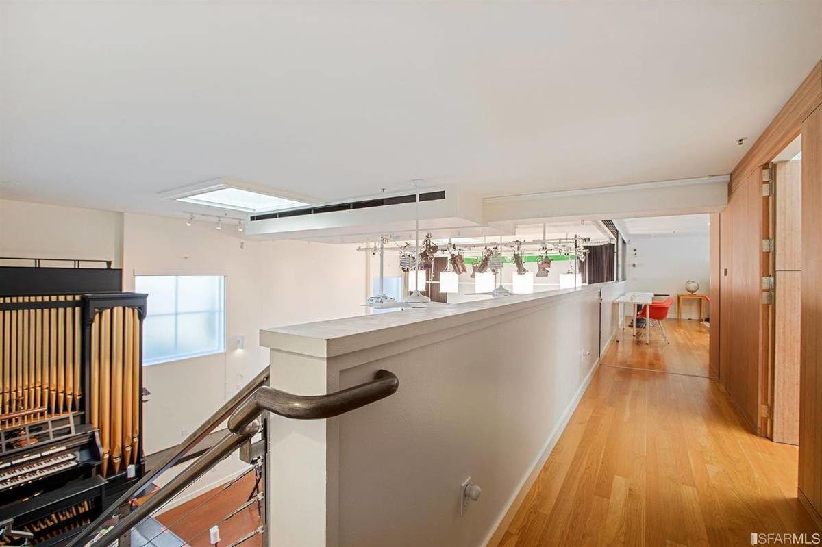 Studio Kitchen in The Producer's Loft, modern venue with unique organ for events and meetings.