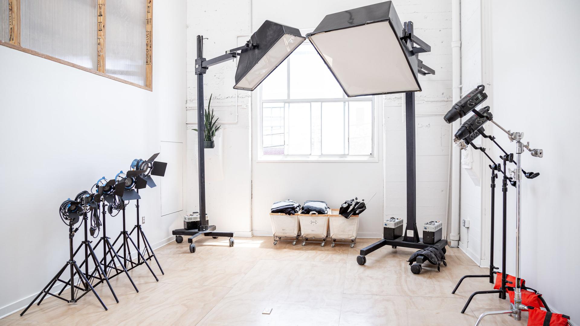 Studio Kitchen in The Producer's Loft, ideal for professional meetings and events.