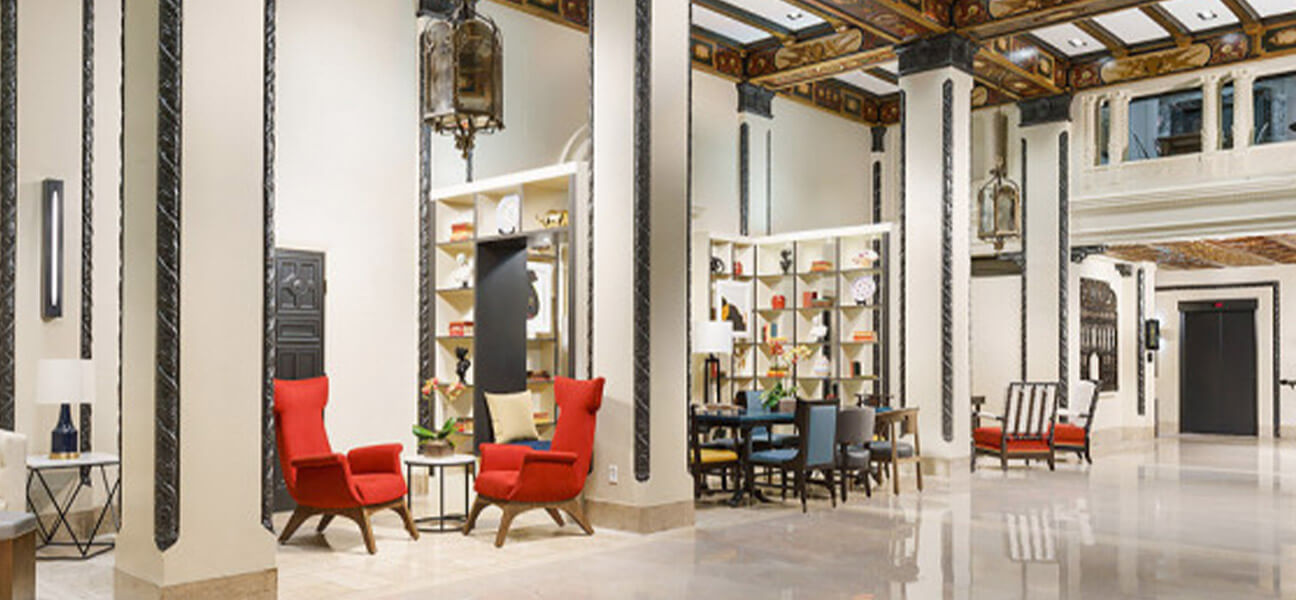 Elegant meeting space at Hotel Spero, ideal for networking and small group sessions.