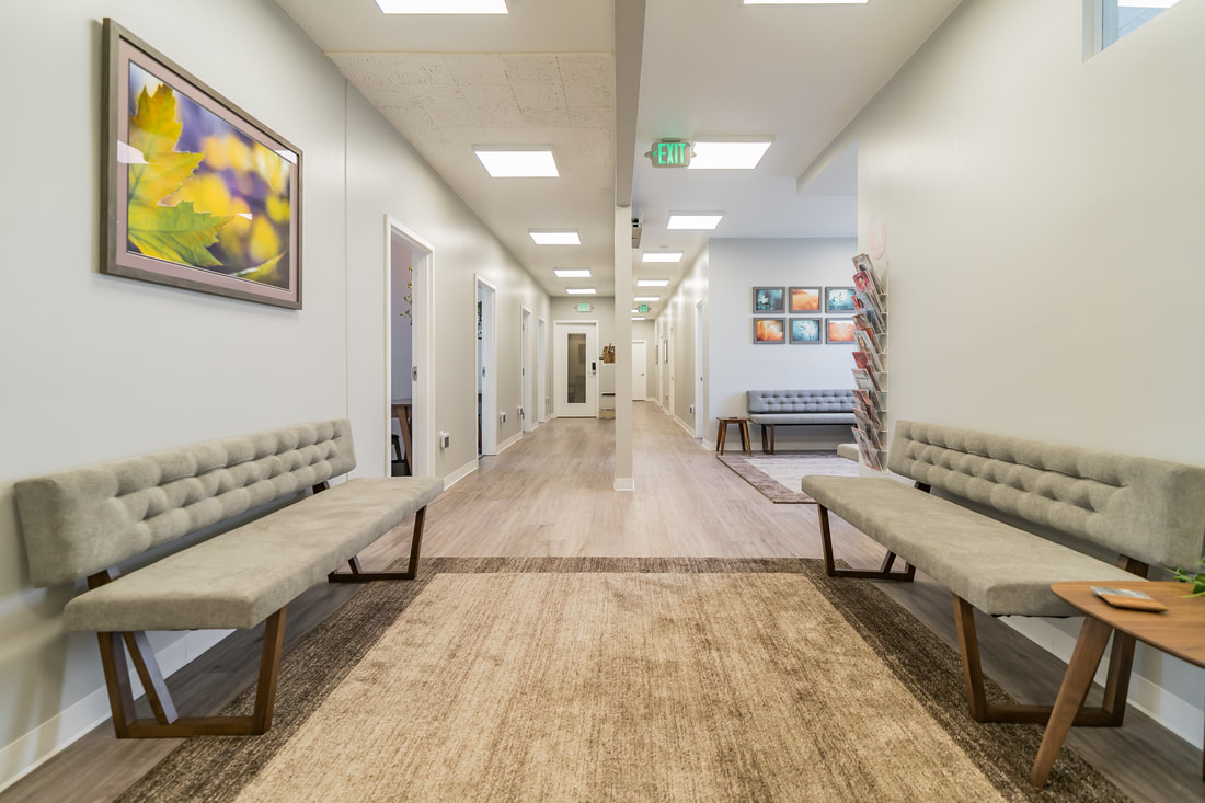 Modern corridor in Sima Space, ideal for meetings and networking events.