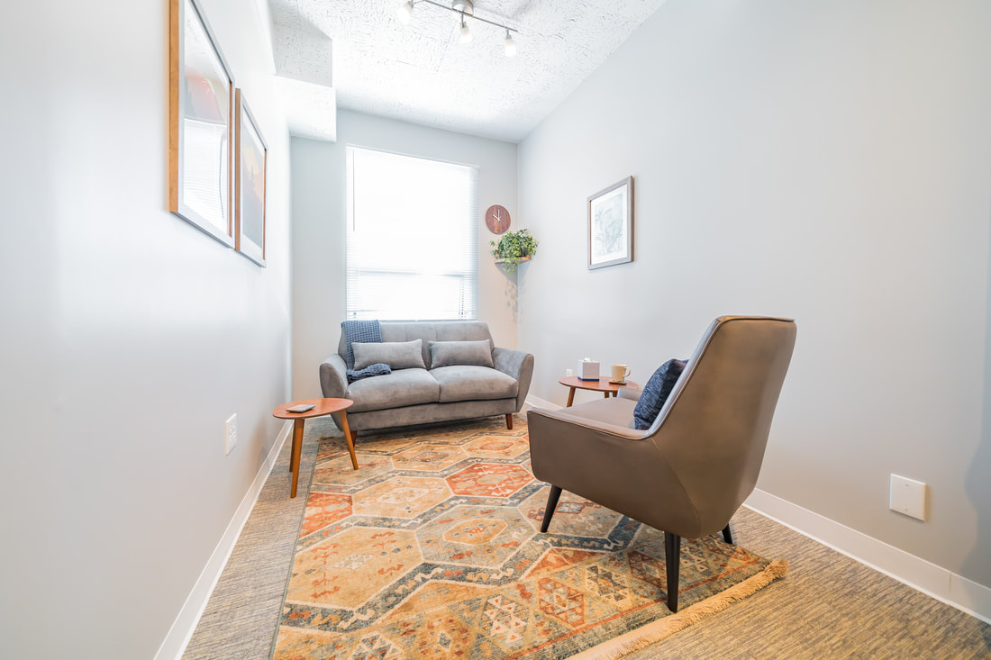 Cozy meeting space with soft seating, ideal for brainstorming and collaboration.