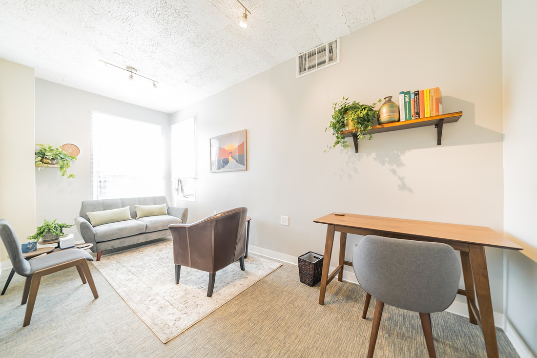 Modern meeting space with comfortable seating for creative brainstorming sessions.