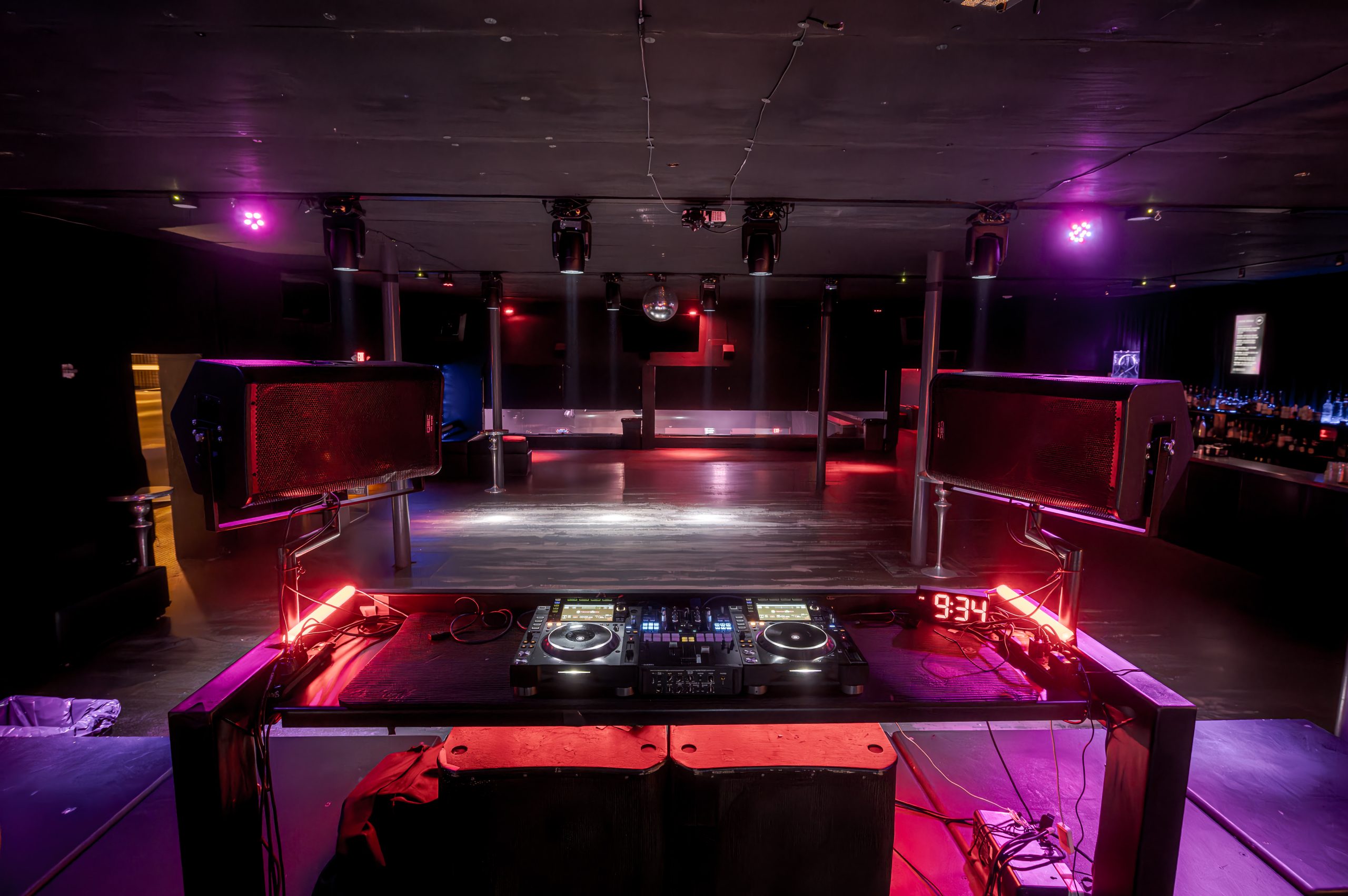 Sleek Green Room at 1015 Folsom, ideal for nightlife events and parties.