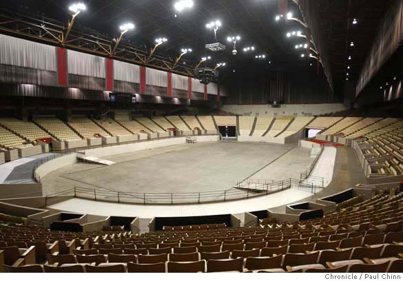 Cow Palace Arena with tiered seating, ideal for conferences and concerts.