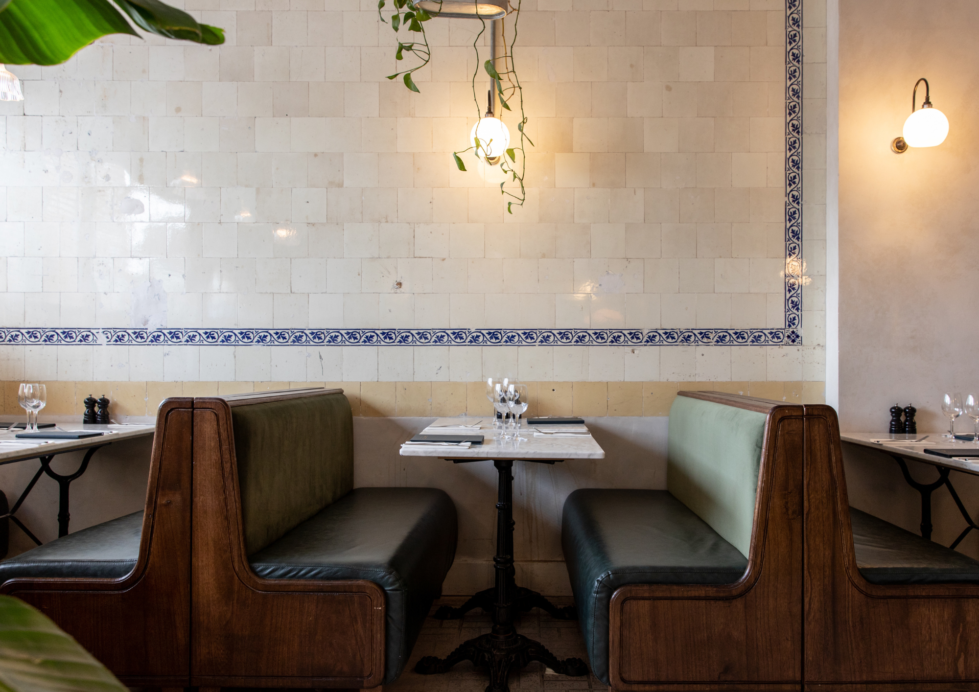 Cozy private dining room with elegant booths for intimate meetings and networking events.