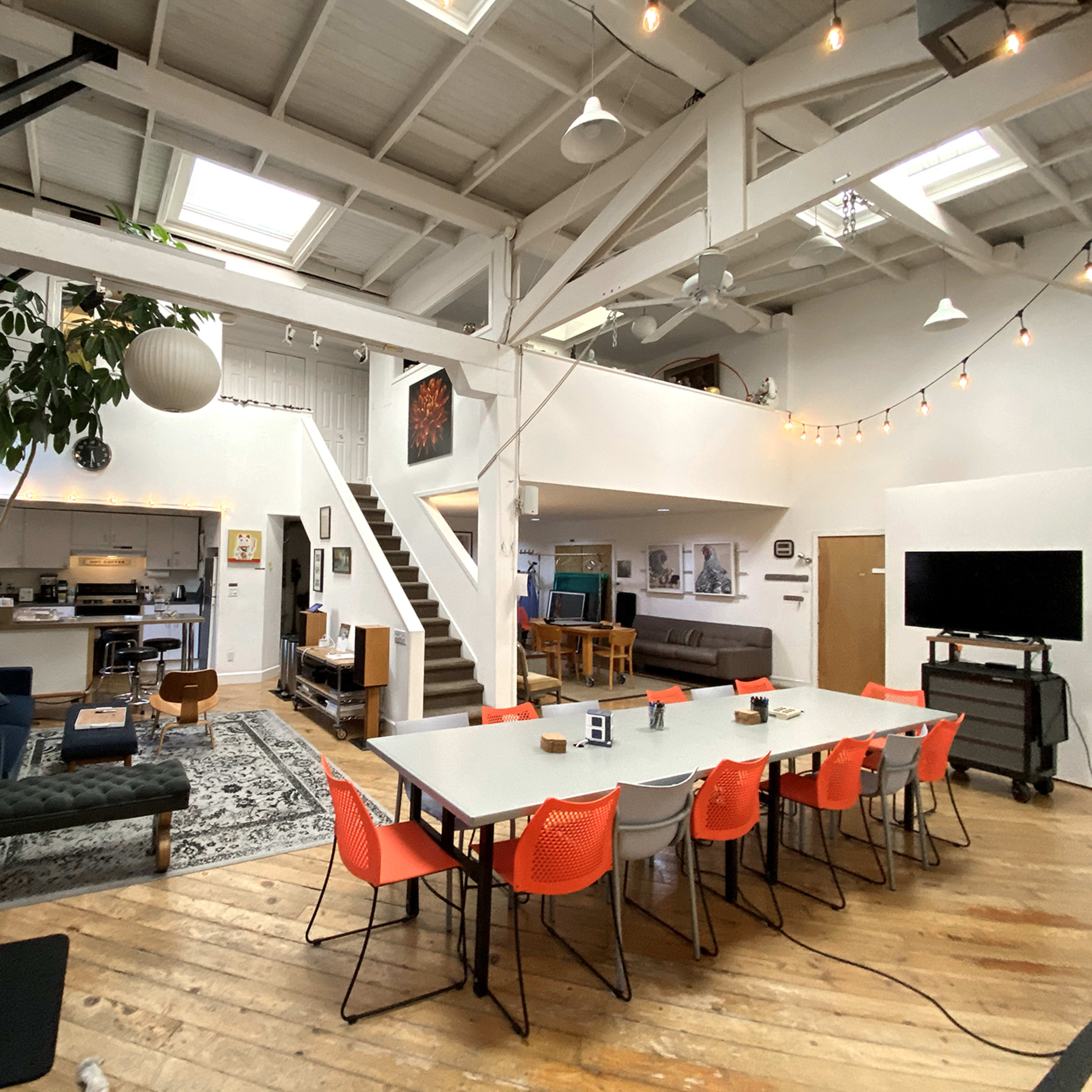 Modern event space in Mission Loft with natural light, ideal for meetings and workshops.