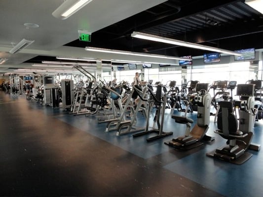 Modern fitness center at College of San Mateo for wellness retreats and corporate challenges.