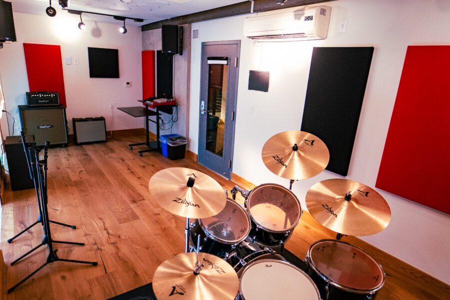 Versatile rehearsal studio with soundproofing, ideal for music workshops and events.
