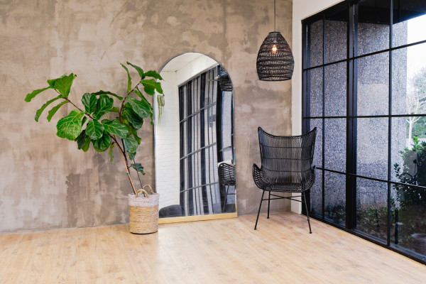 Stylish BLOC VENUE getting ready room with large mirror, ideal for events and meetings.