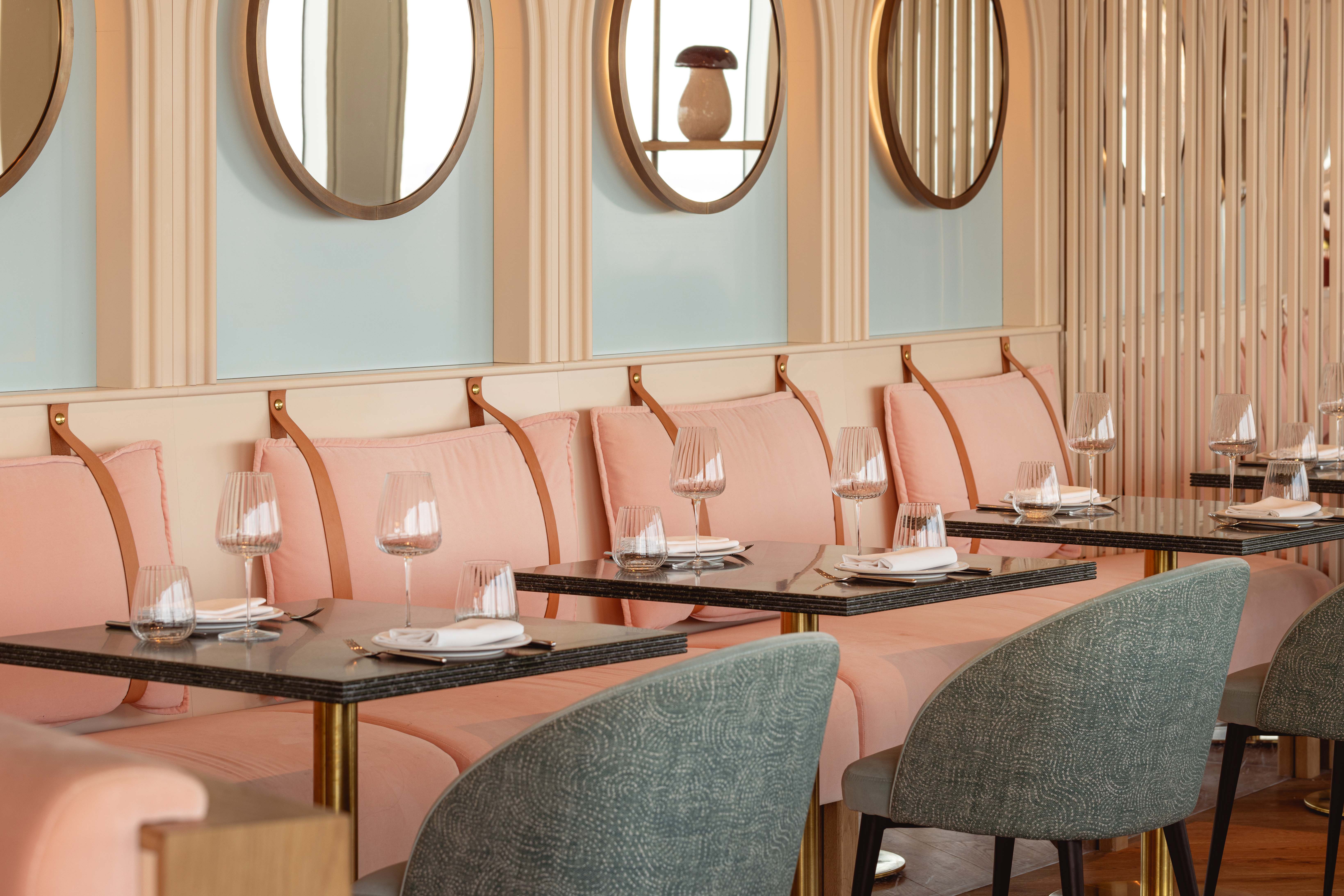 Stylish dining area at JOIA Restaurant, ideal for upscale events and gatherings.