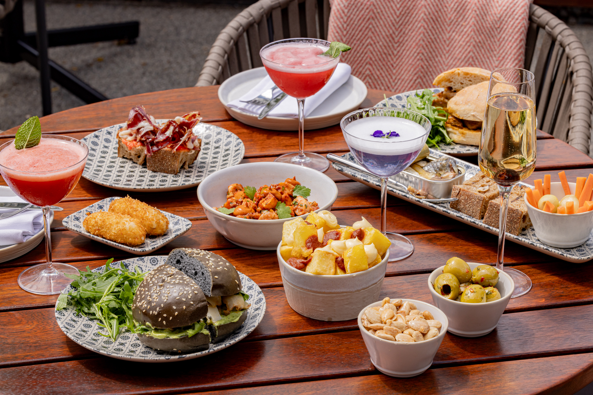 Gourmet food and colorful cocktails at JOIA Rooftop, ideal for networking events.