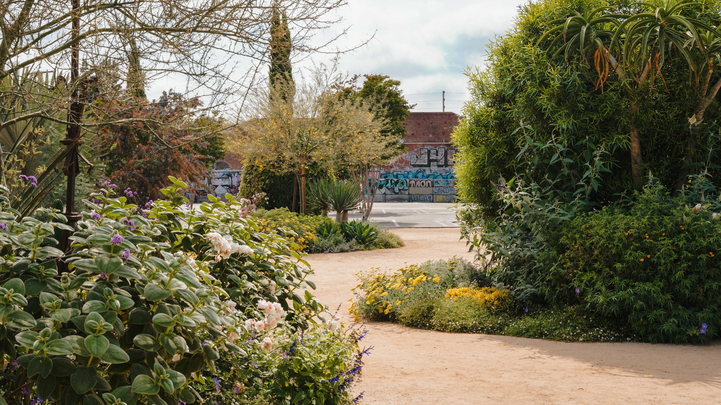 "Beautifully landscaped outdoor entry in Rolling Greens, ideal for events and gatherings."