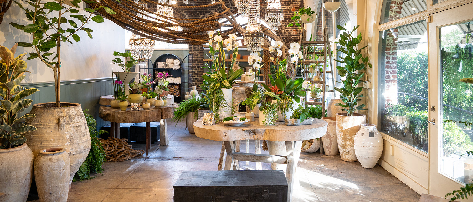 Floral event space with rustic decor, ideal for intimate gatherings and workshops.