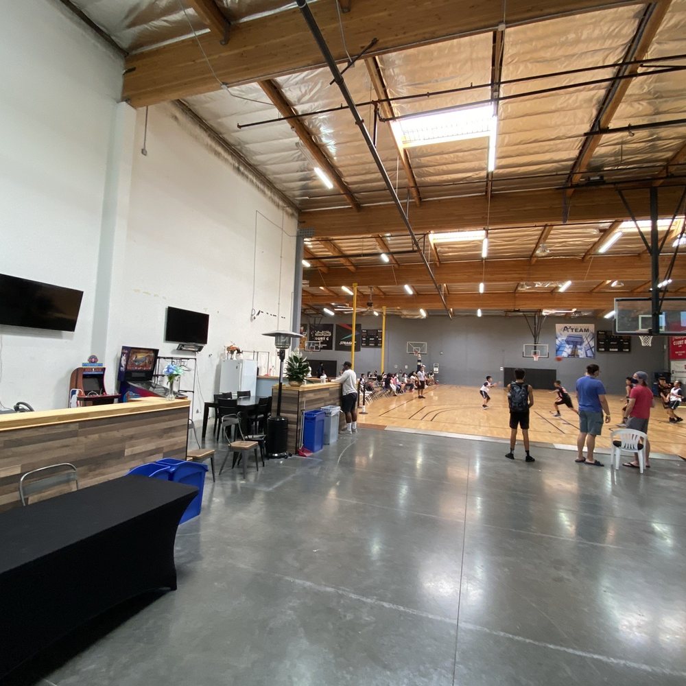 Badminton/Volleyball court in Evolve Project LA, ideal for sports and events.