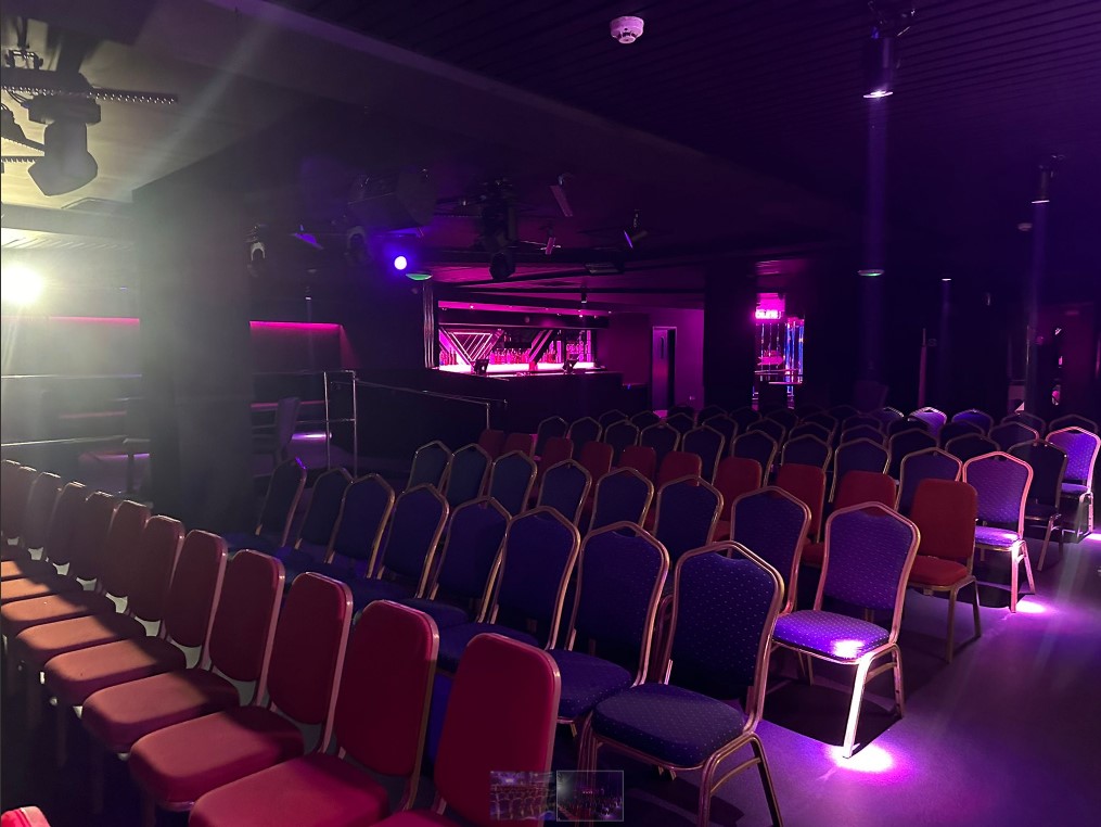 Room 1 - cbrwu24ddbx.jpg