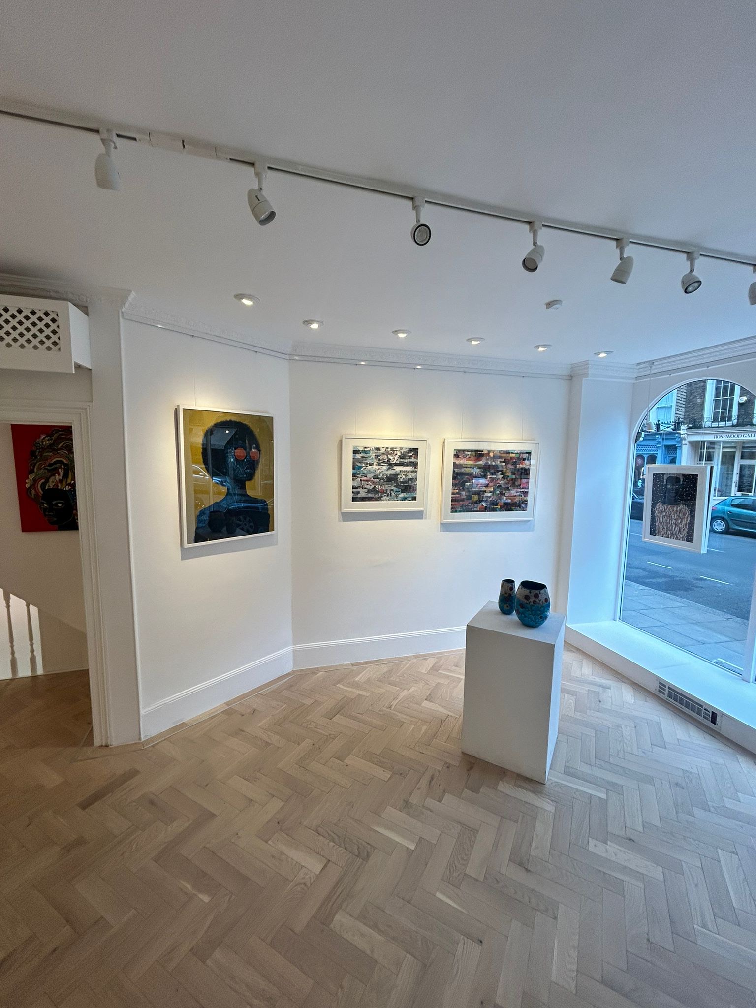 Contemporary art gallery with white walls, ideal for intimate events and exhibitions.