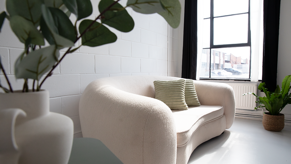 Cozy Bijou Room lounge at Klatch Studio, perfect for networking events and meetings.