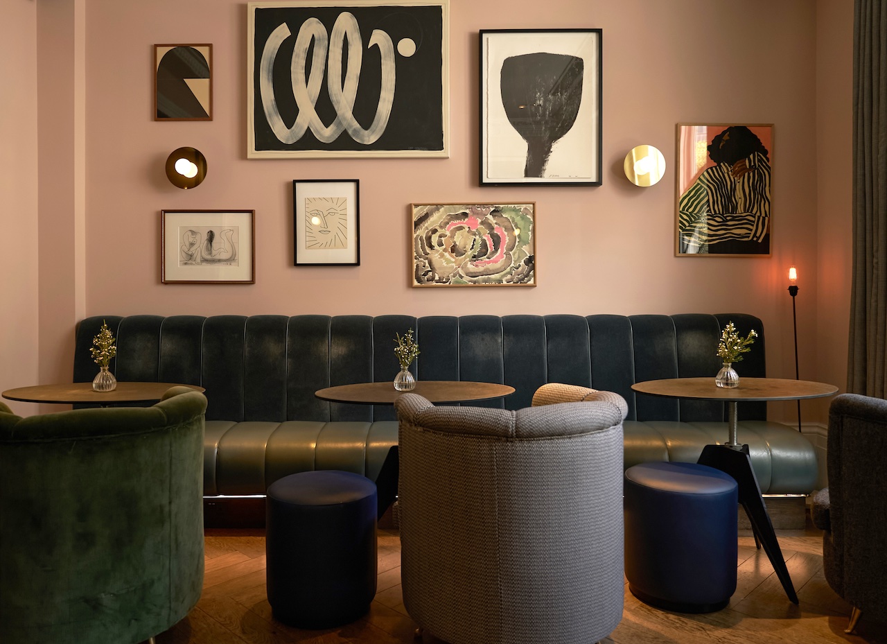 The Henderson Bar - issrcdxmjgr.jpg