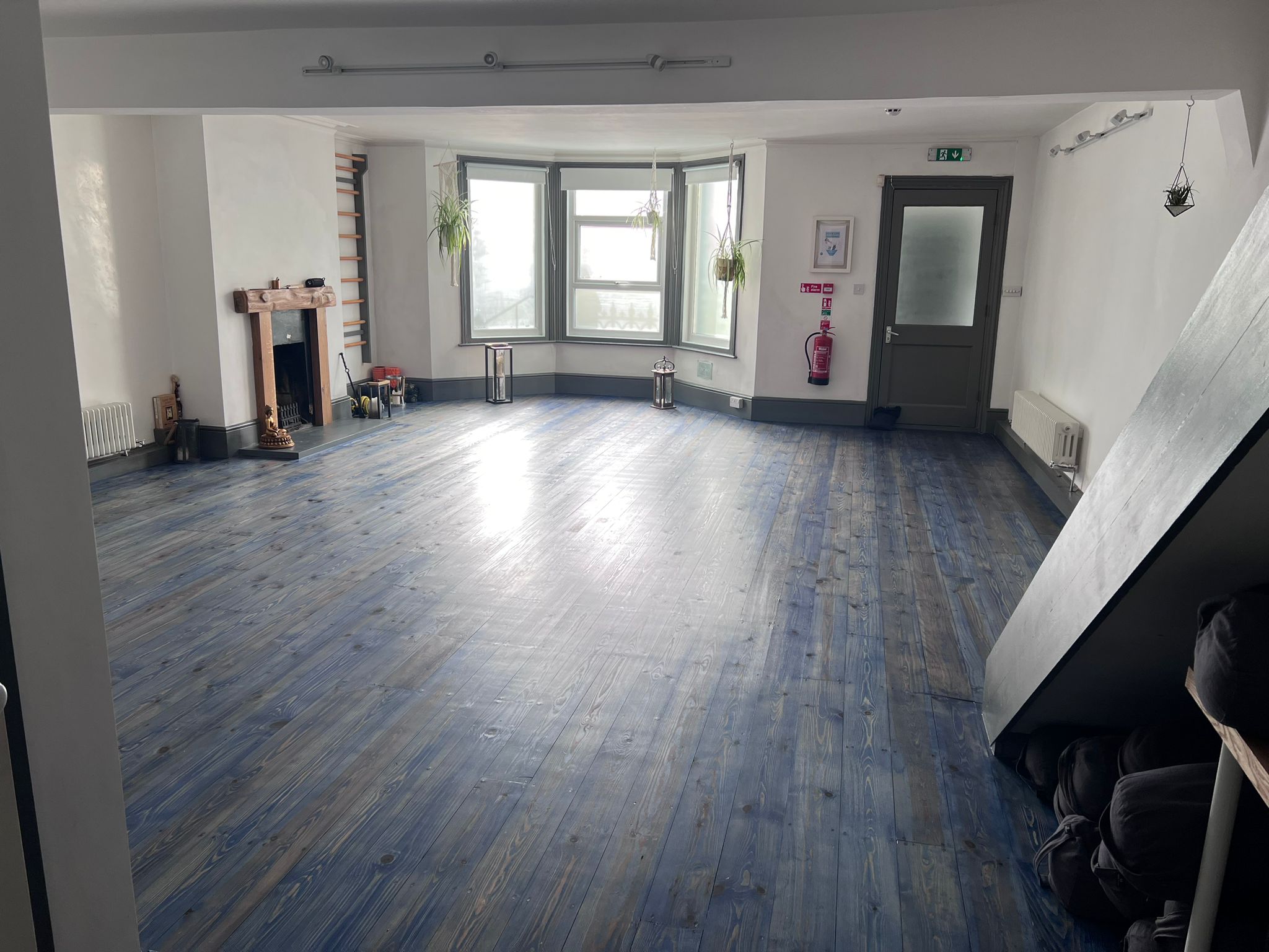 Zen Studio in CloudZen: spacious, well-lit room for workshops and meetings.