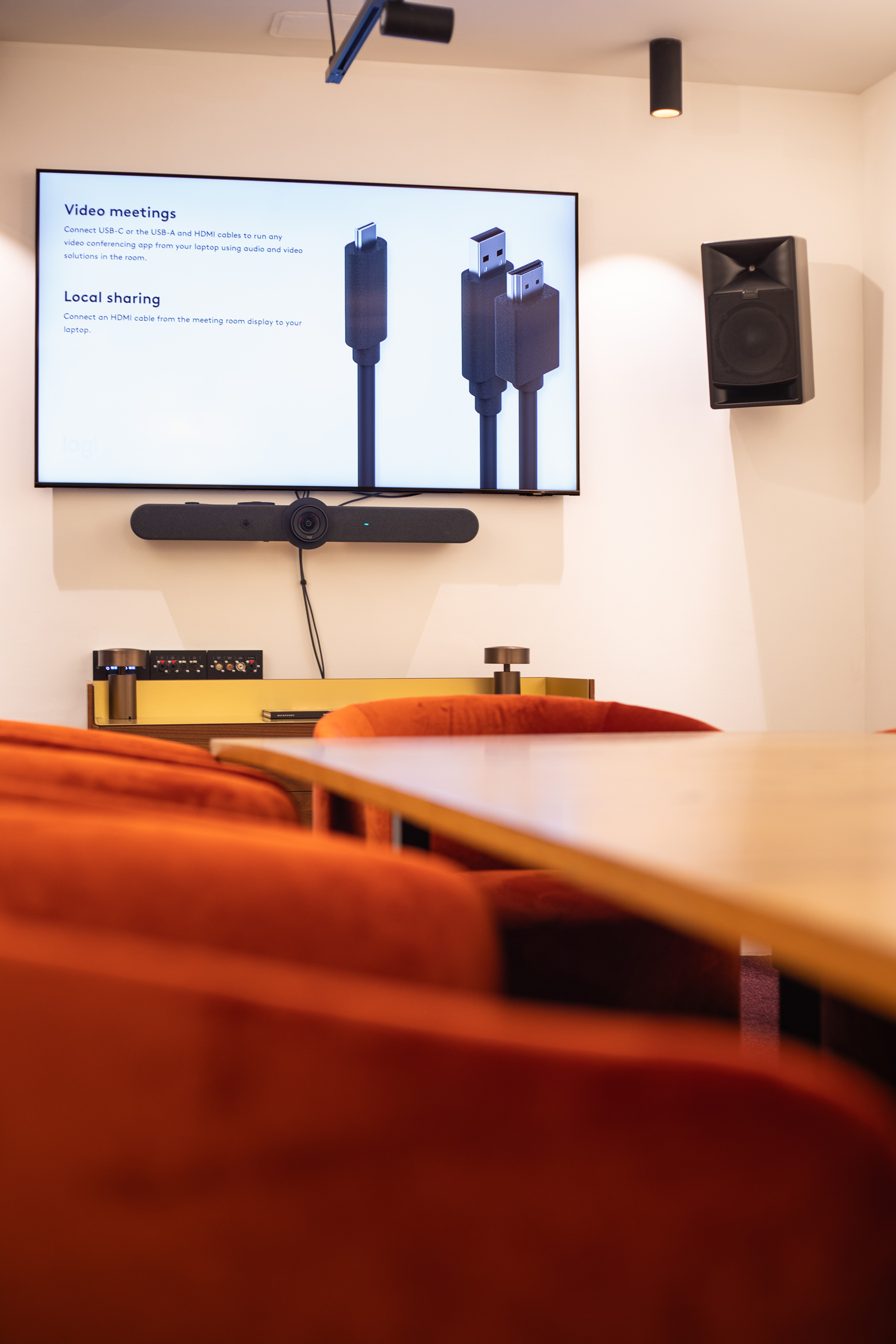 The Snug - 1talxhjcmlv.jpg