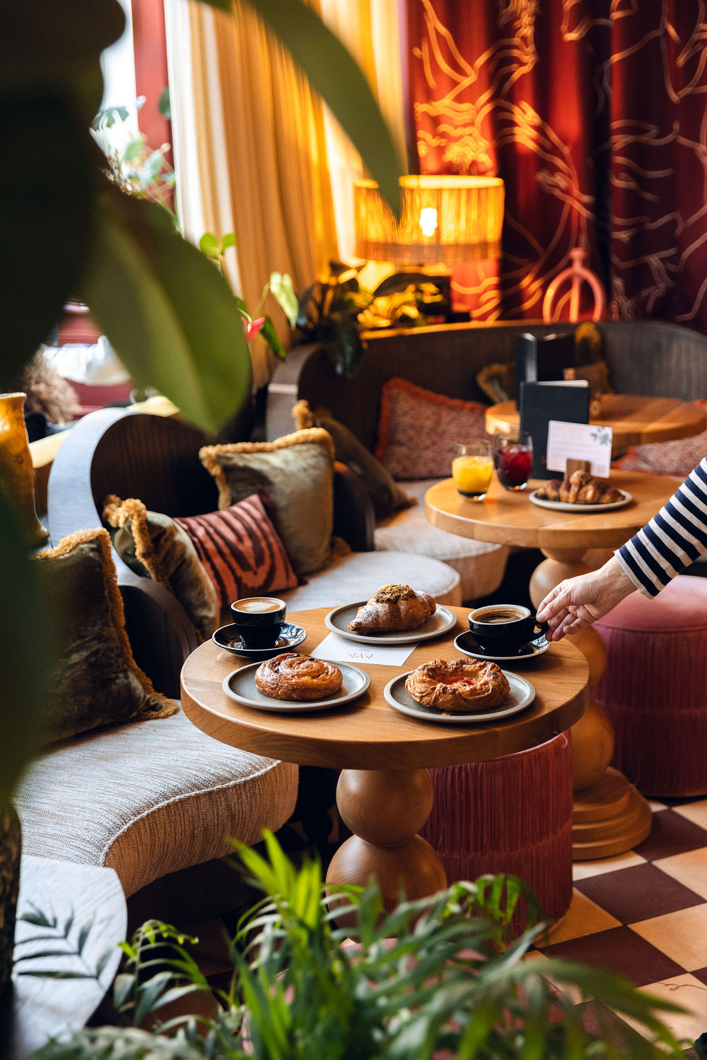 Cozy Jungle Booth bar area with pastries, ideal for casual networking events.
