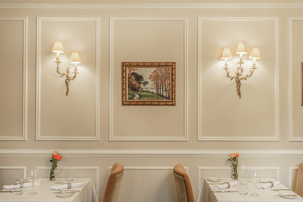 Elegant dining space in The Churchill Room, perfect for corporate dinners and intimate gatherings.