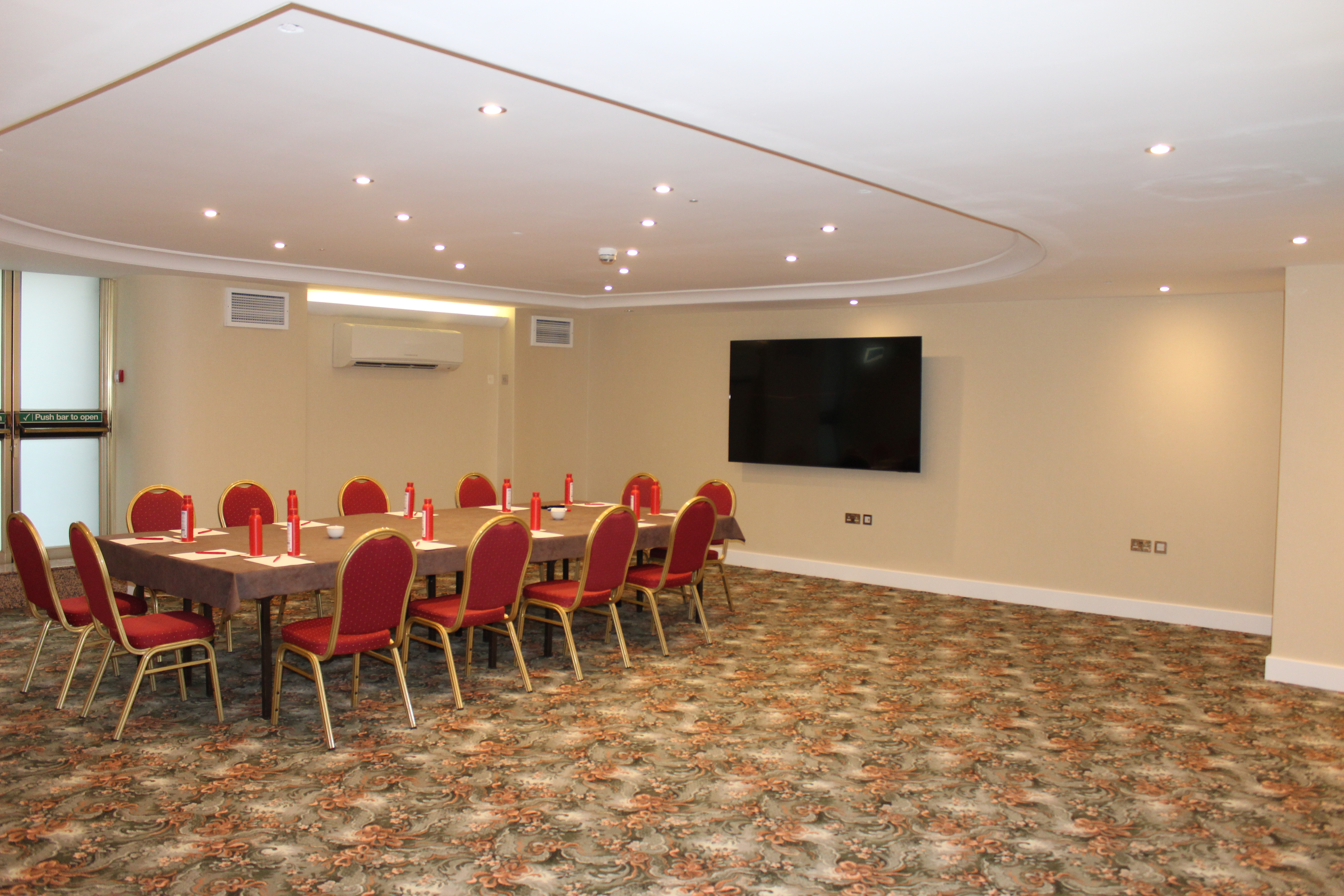 Oxford Suite meeting room with red chairs, ideal for professional events and workshops.