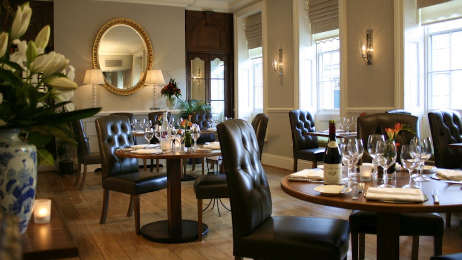 Elegant dining space in Covent Garden Room, ideal for intimate meetings and networking.events.