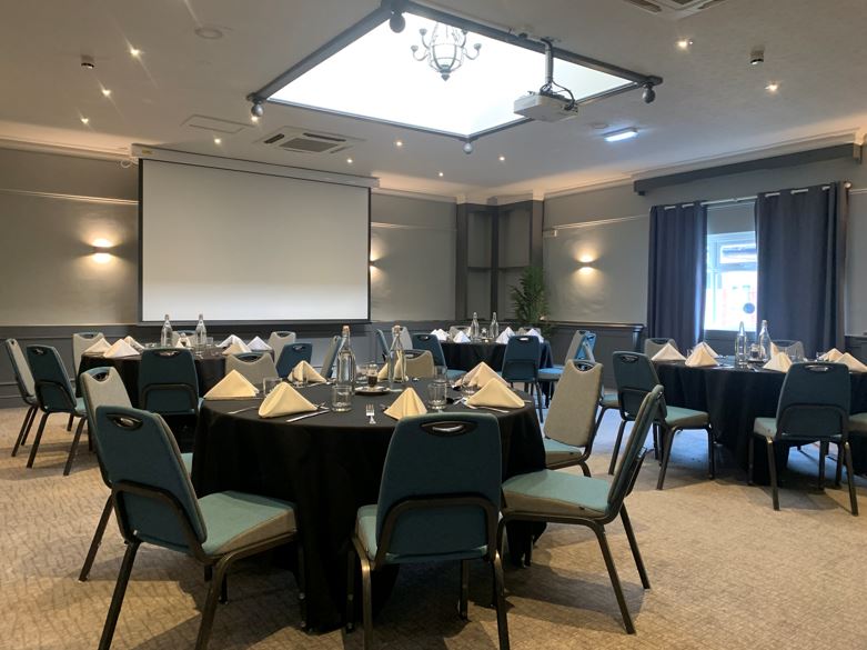 Chase Suite at Mercure Birmingham: elegant dining setup for corporate events and workshops.