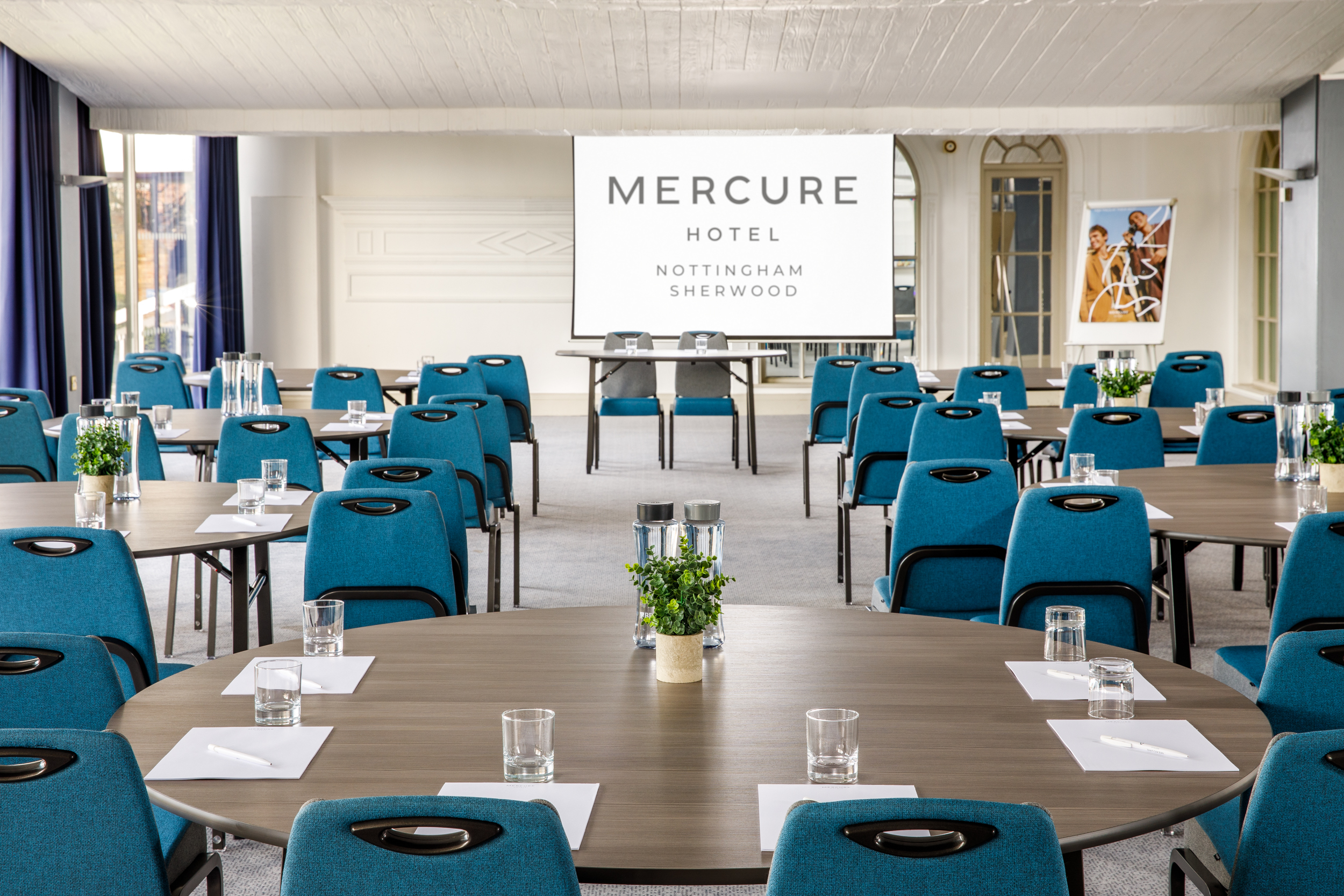 Churchills Suite at Mercure Nottingham: bright meeting space for corporate events and workshops.