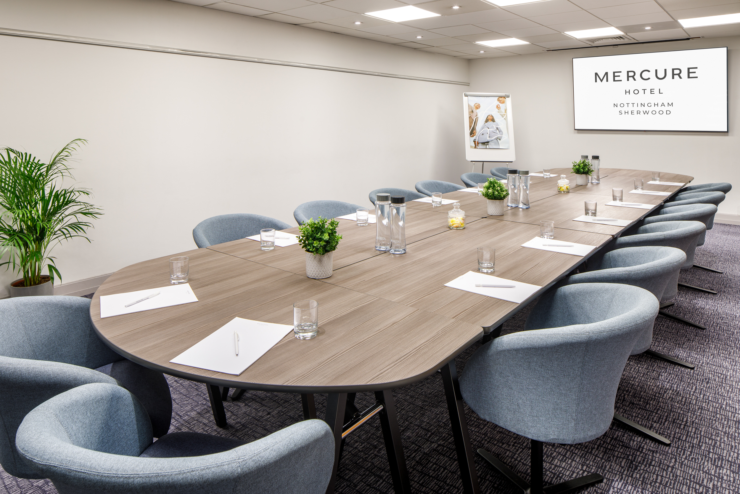 Meeting Room 2 at Mercure Nottingham: oval table, natural light, ideal for conferences.
