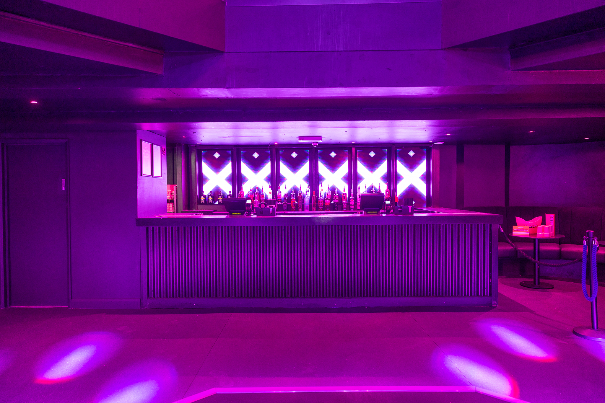 ROOM 1 - m5d5n11dlmn.jpg