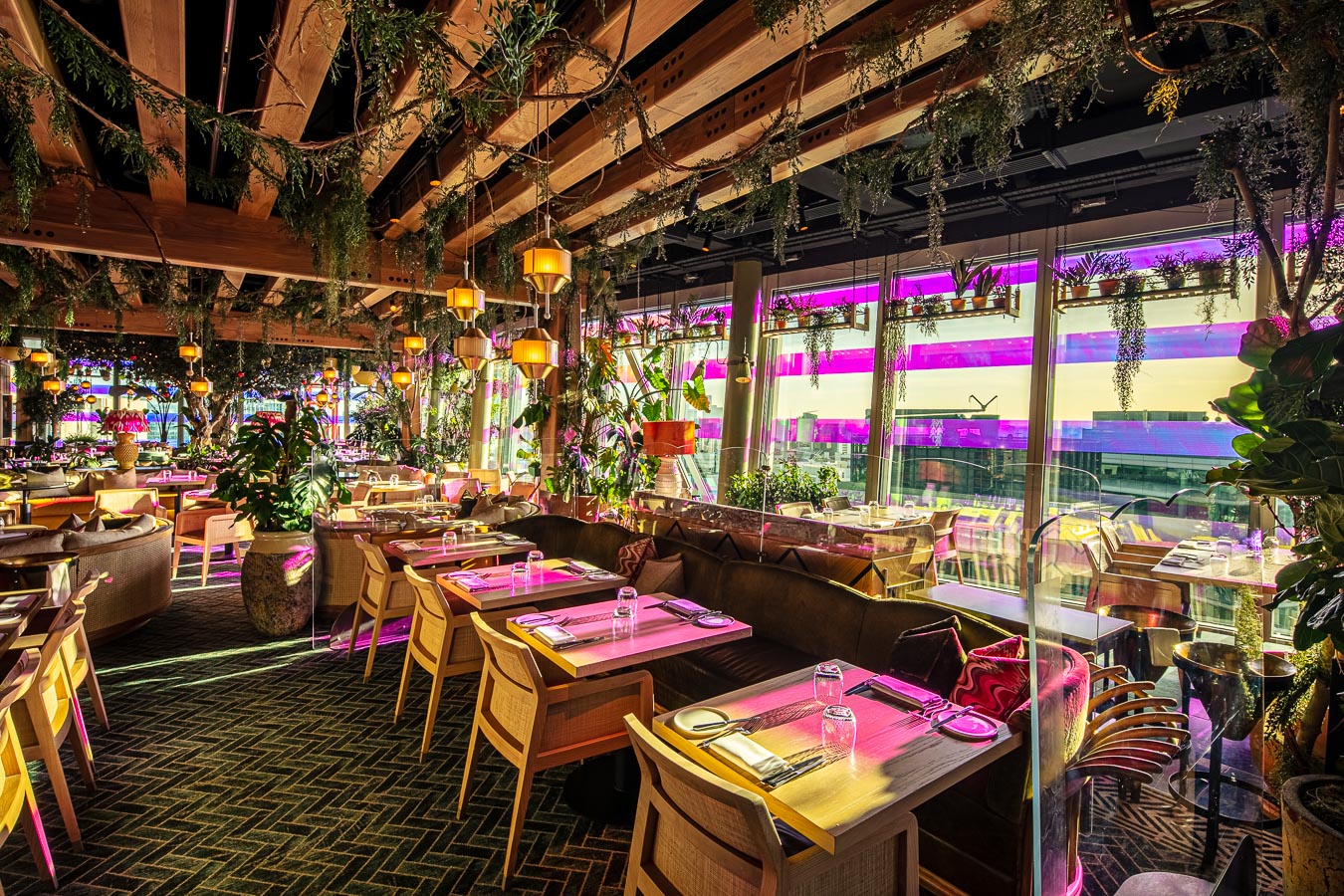 Semi-Private Lounge - hjsmyrssyhw.jpg