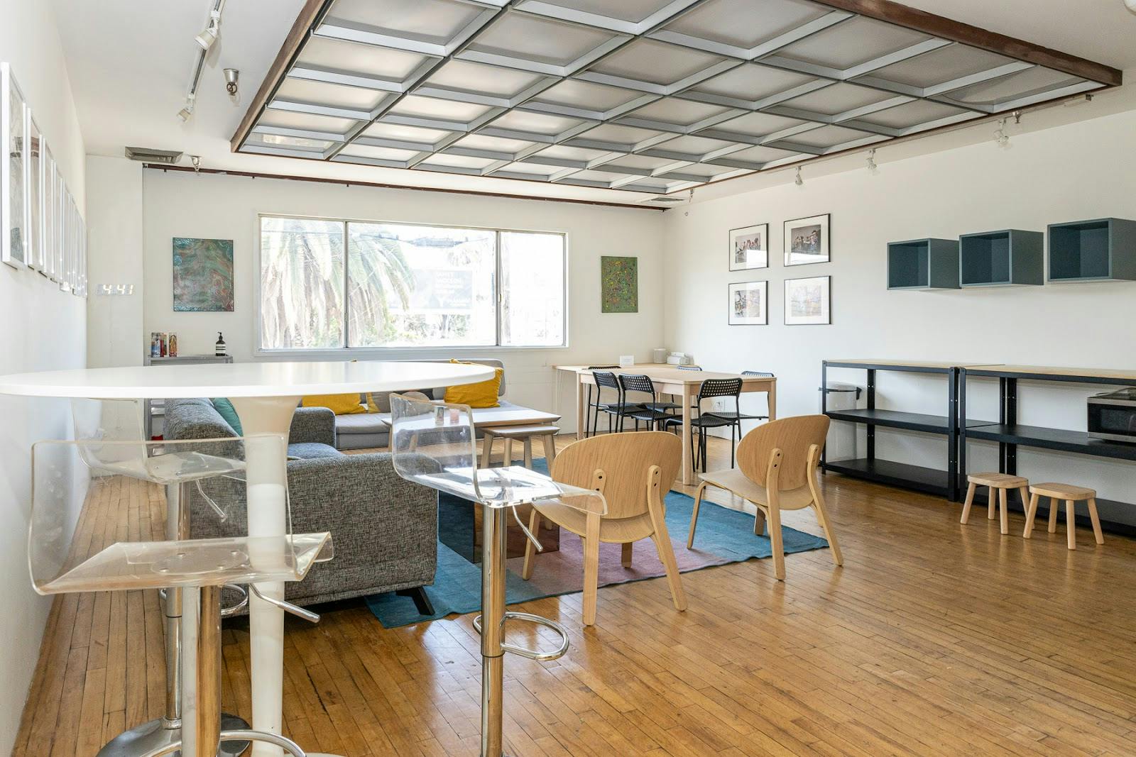 Robinson S.P.A.C.E. meeting room with natural light for creative events and gatherings.