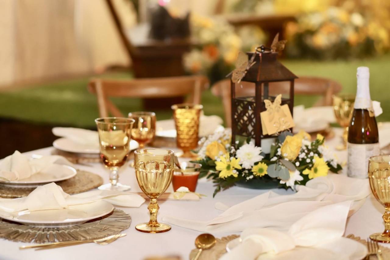 Elegant dining table with gold glassware for weddings and upscale events.