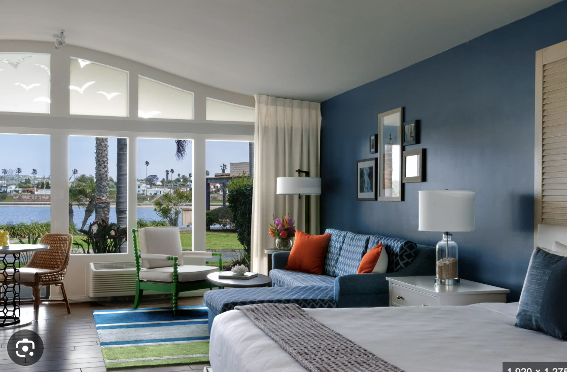 Stylish hotel meeting room with serene view, perfect for retreats and brainstorming sessions.