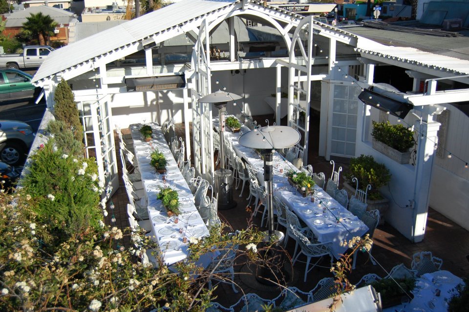 Elegant outdoor event space in Old Venice Restaurant, ideal for weddings and gatherings.